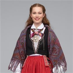 Vest-Agderbunad med rødt forkle